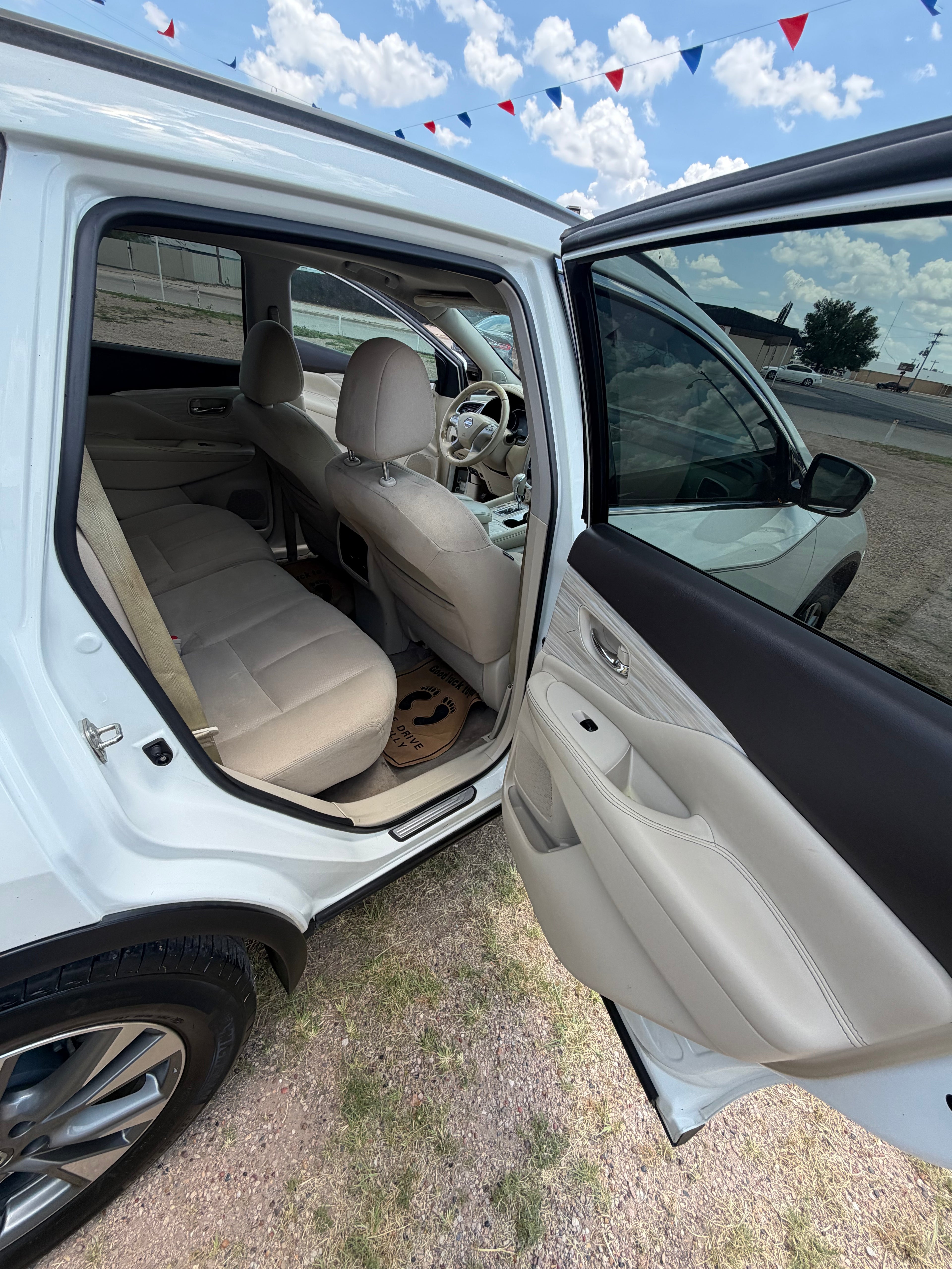 2015 Nissan muruano